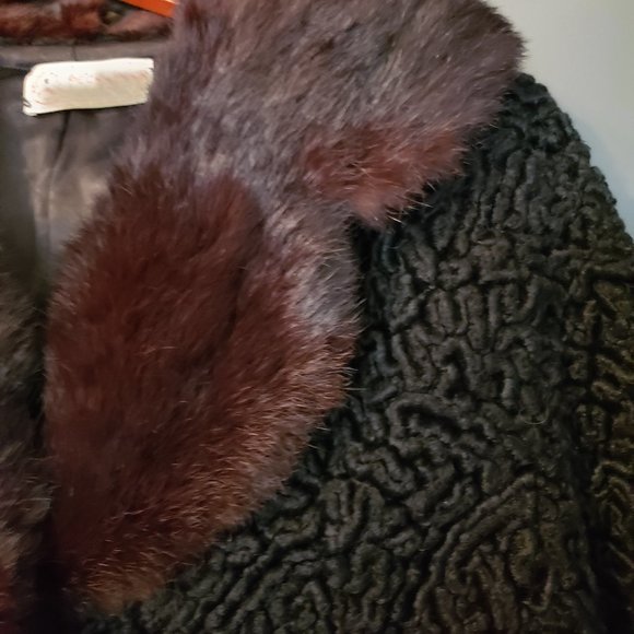 1950s Vintage Peck & Peck Curly Lamb Coat with Mink Collar - Picture 3 of 9